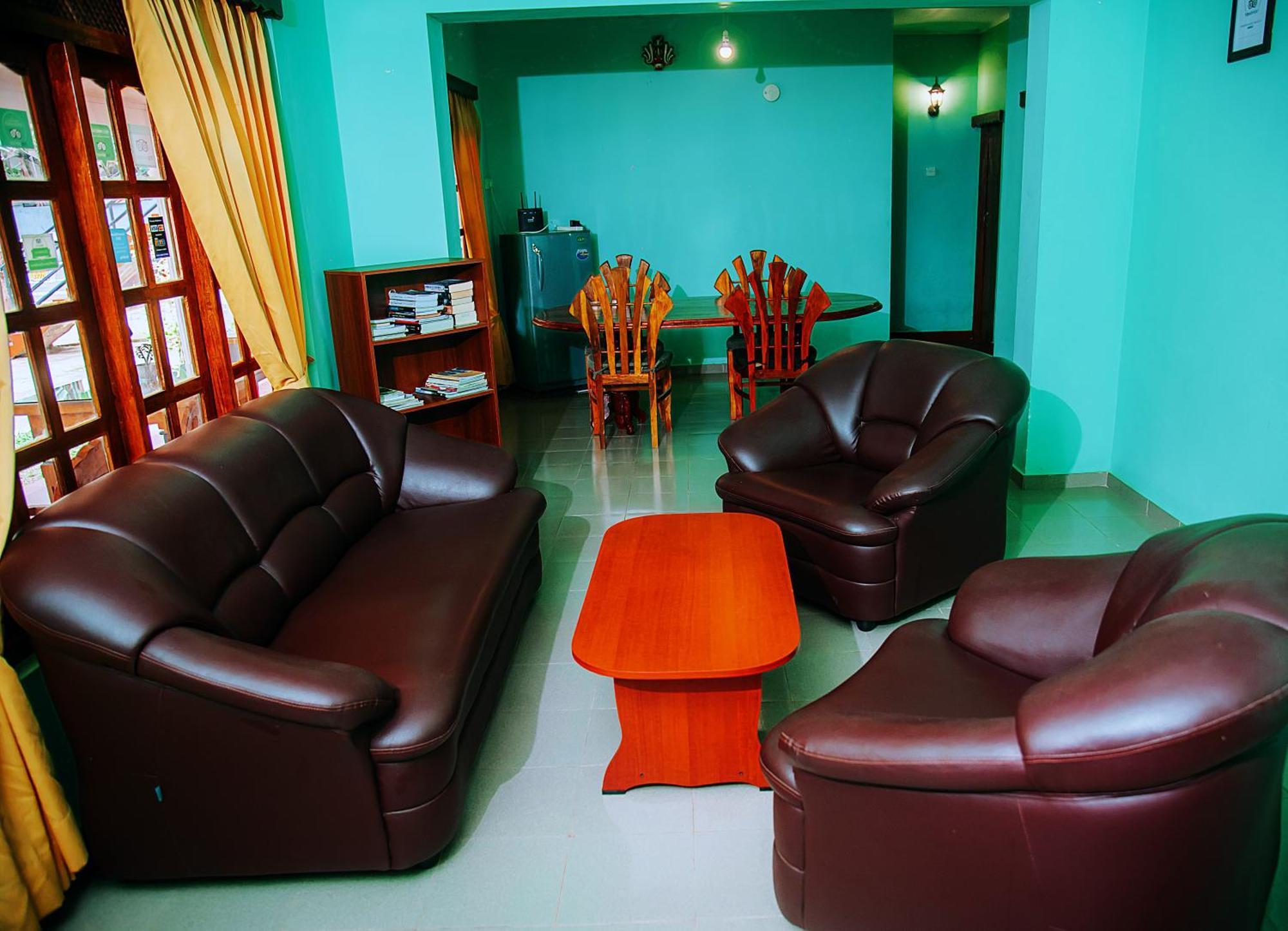Freedom Guest Inn Ella Bagian luar foto