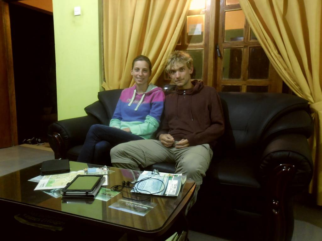 Freedom Guest Inn Ella Bagian luar foto